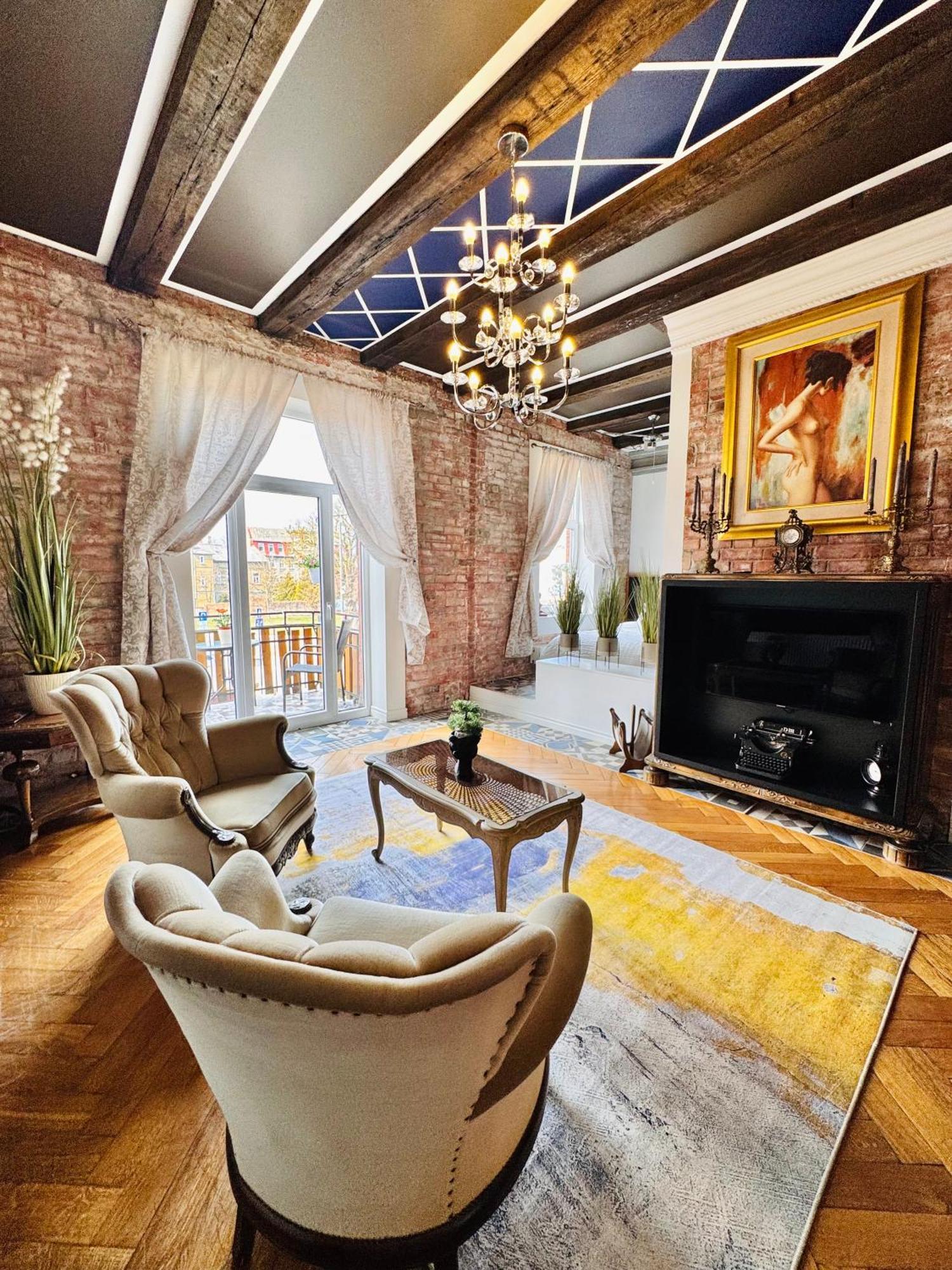 Vibrant Downtown Oasis * Liepaja